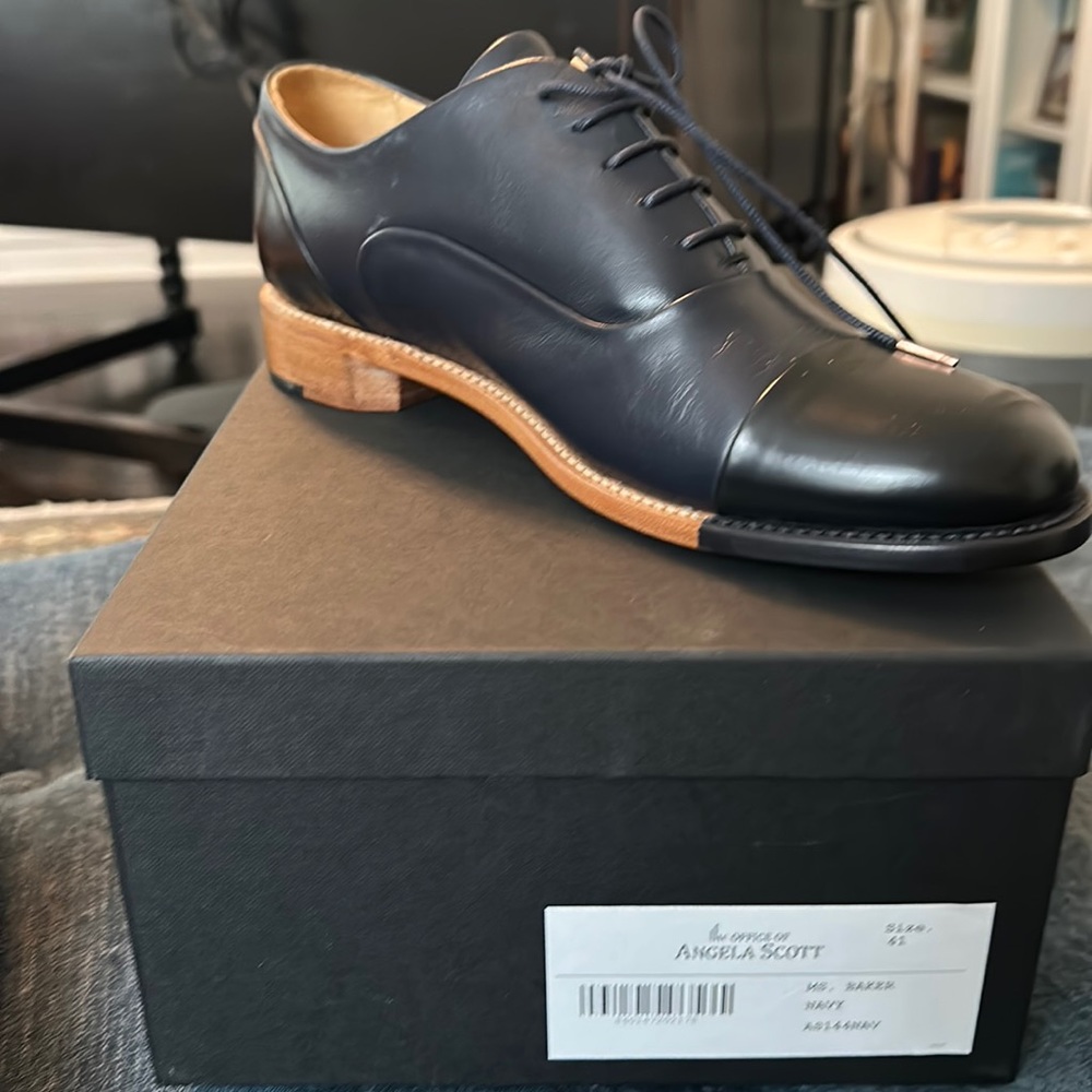 The Office of Angela Scott NIB Ms. Baker Oxford navy shoes 41 10